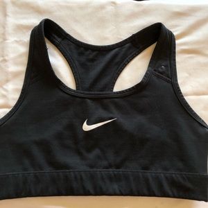 adult small black nike sports bra